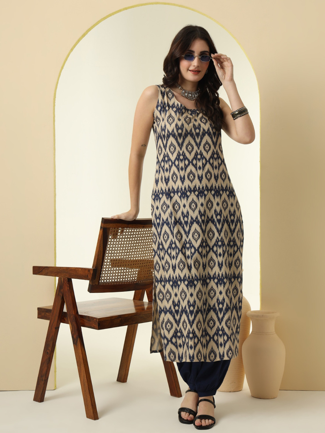 Image of SILKSUTRA Women Printed Straight Kurta