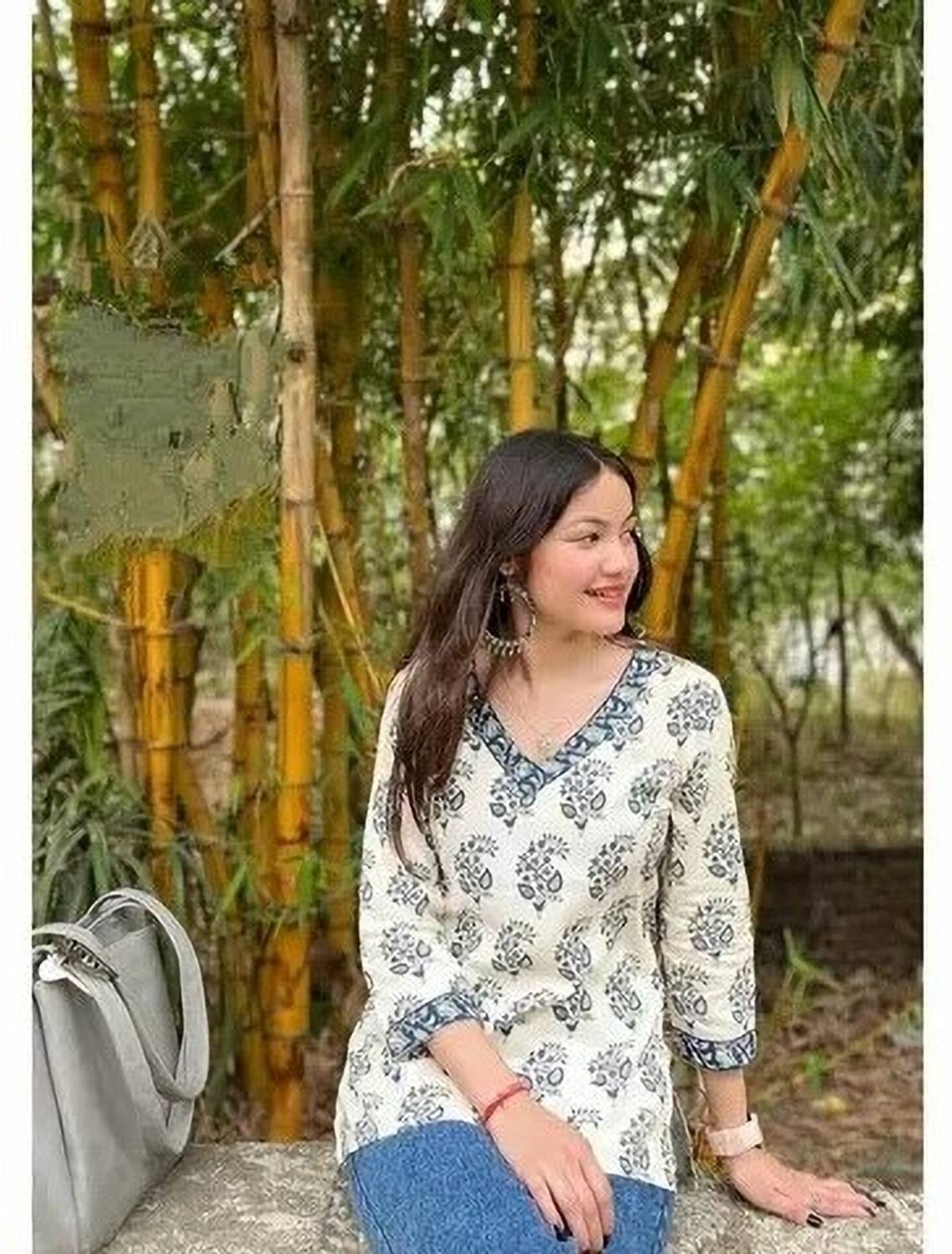 Mialo fashion Women Printed Viscose Rayon Straight Kurta (White)
