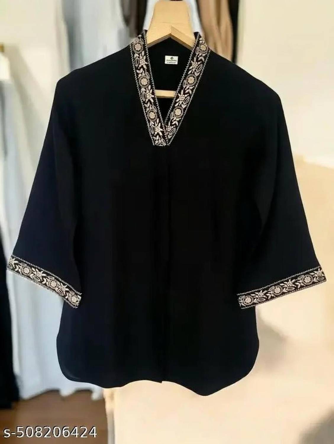 AGOKA Women Embroidered Straight Kurta
