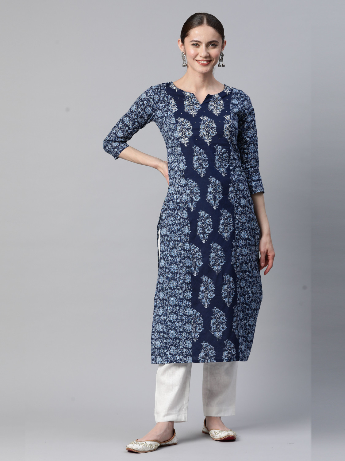 Image of VBUYZ Women Embellished Straight Kurta
