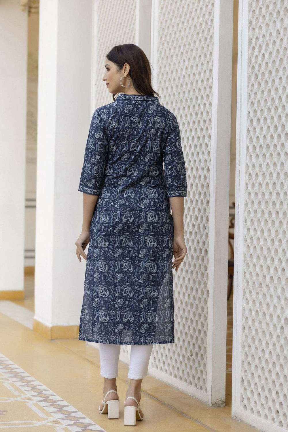 Image of FABZARI Women Printed, Block Print, Floral Print Straight Kurta
