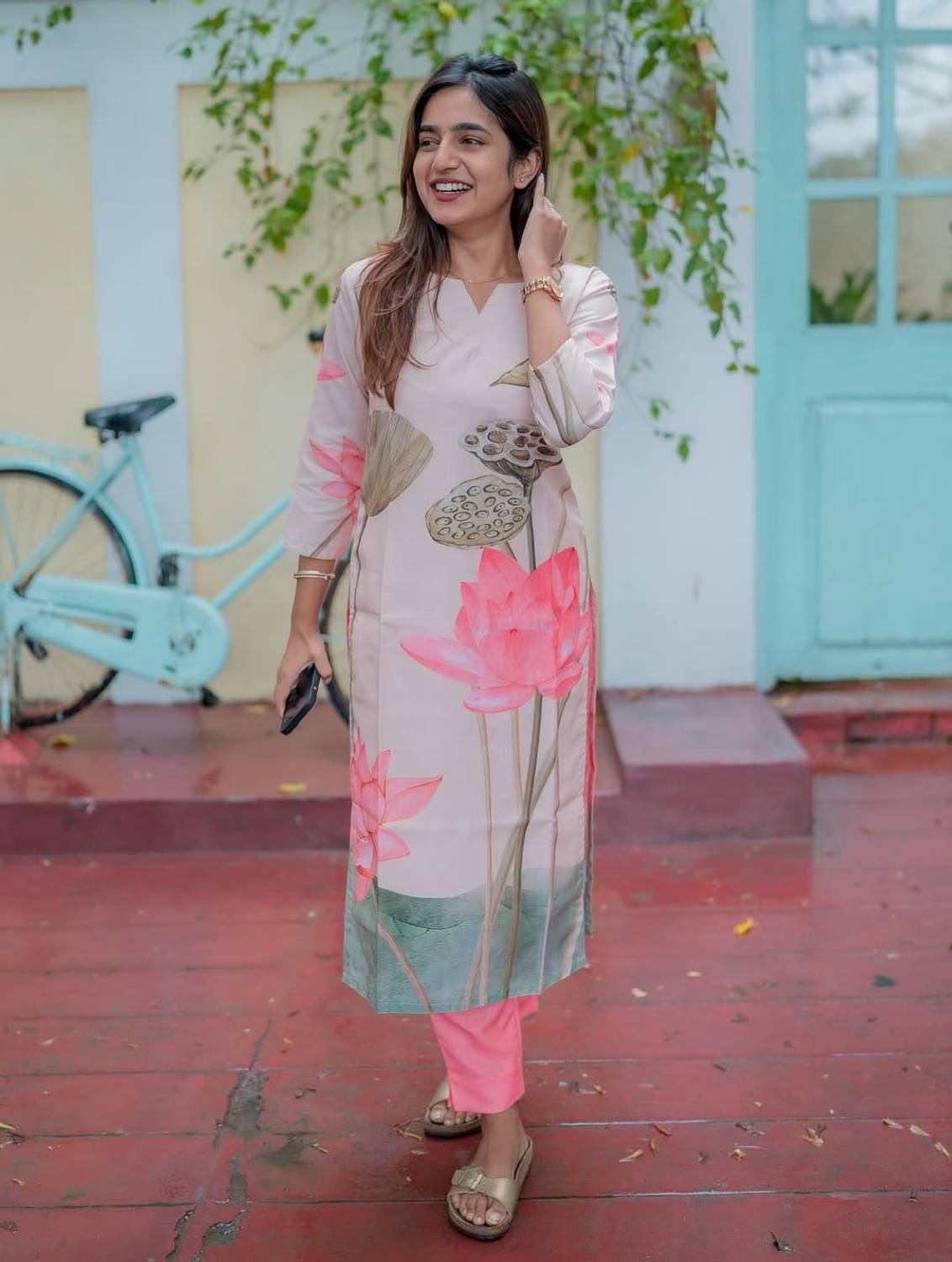 bindudi Women Floral Print Straight Kurta - Image 1