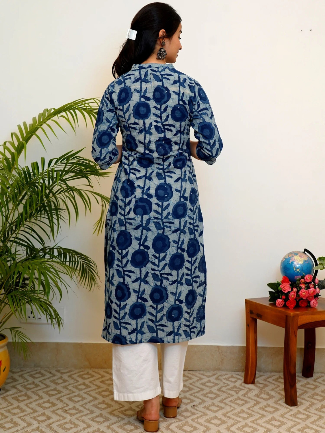 Image of SILKSUTRA Women Printed Straight Kurta