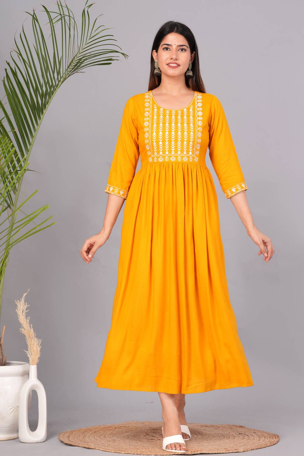 Kirnya Women Embroidered Anarkali Kurta