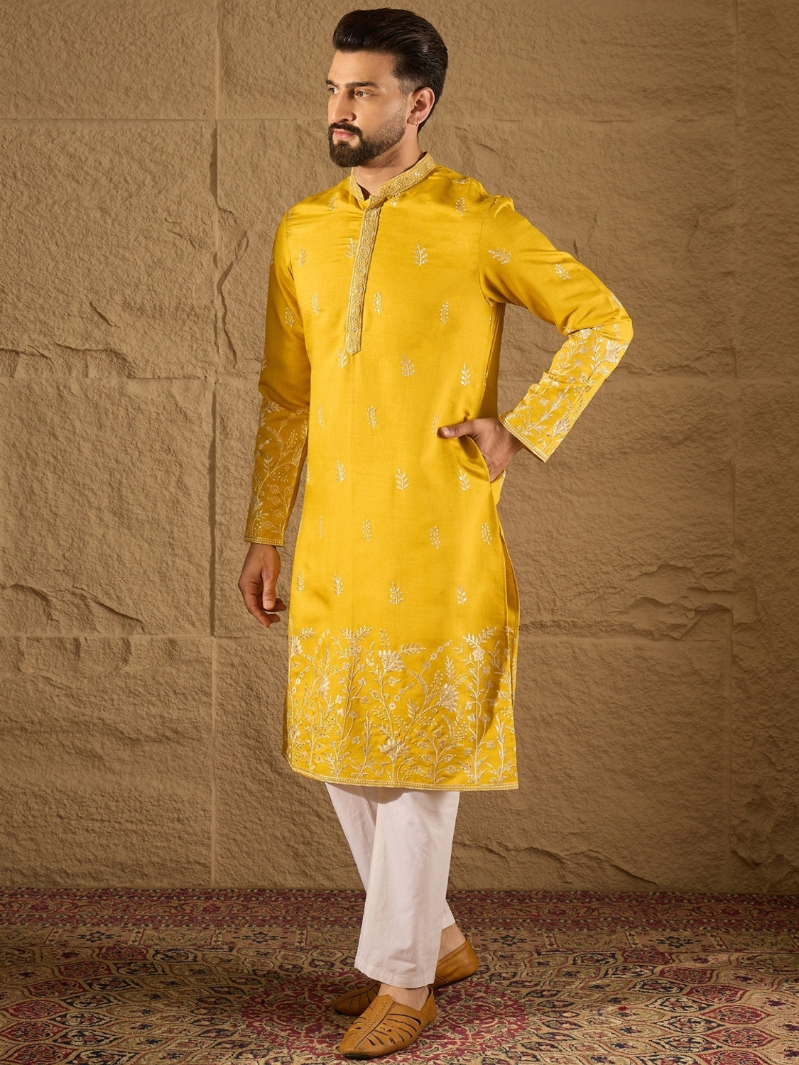 Image of House of Pataudi Men Embroidered Straight Kurta