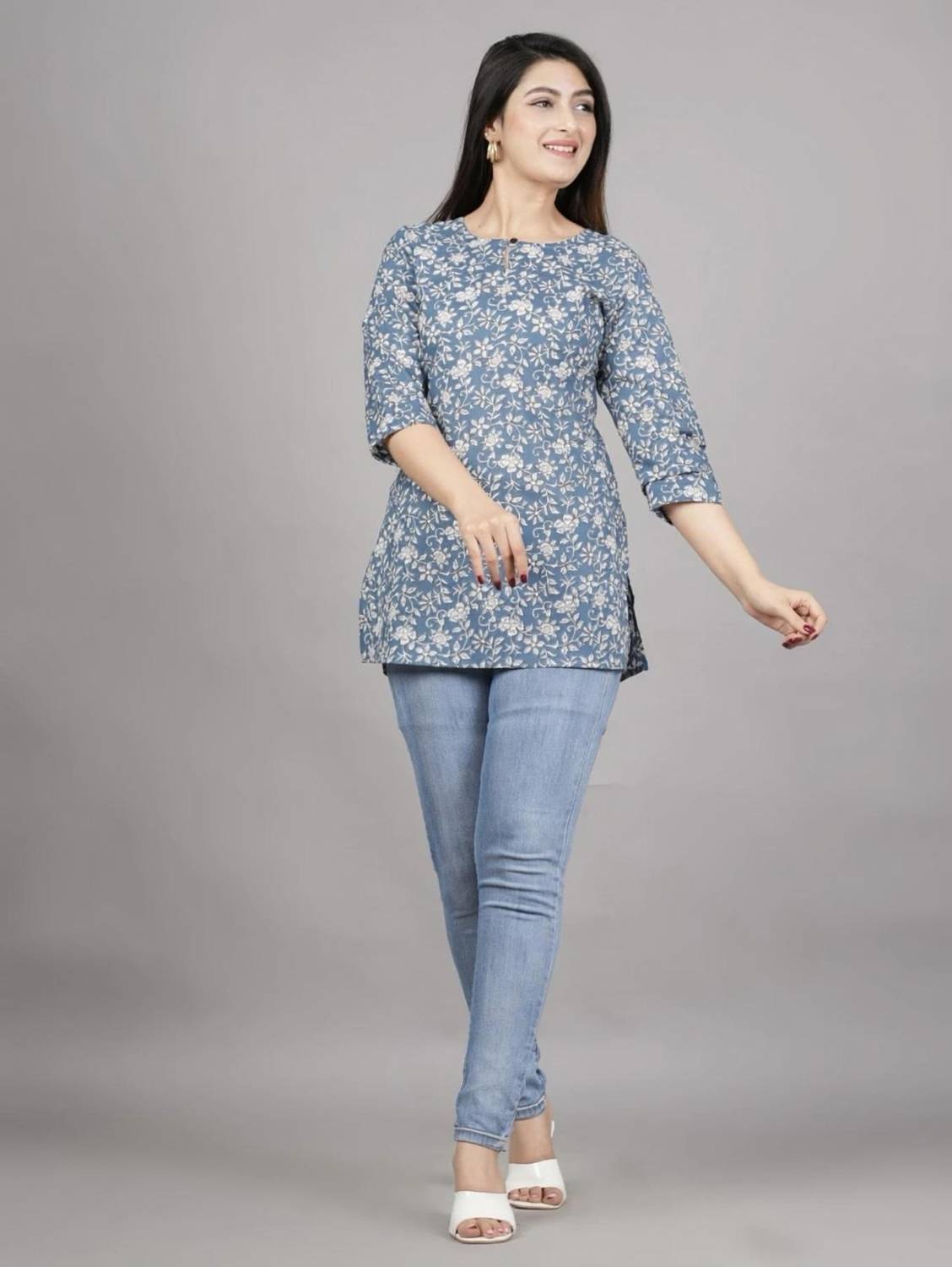 Aarohi Fashion Women Printed Straight Kurta