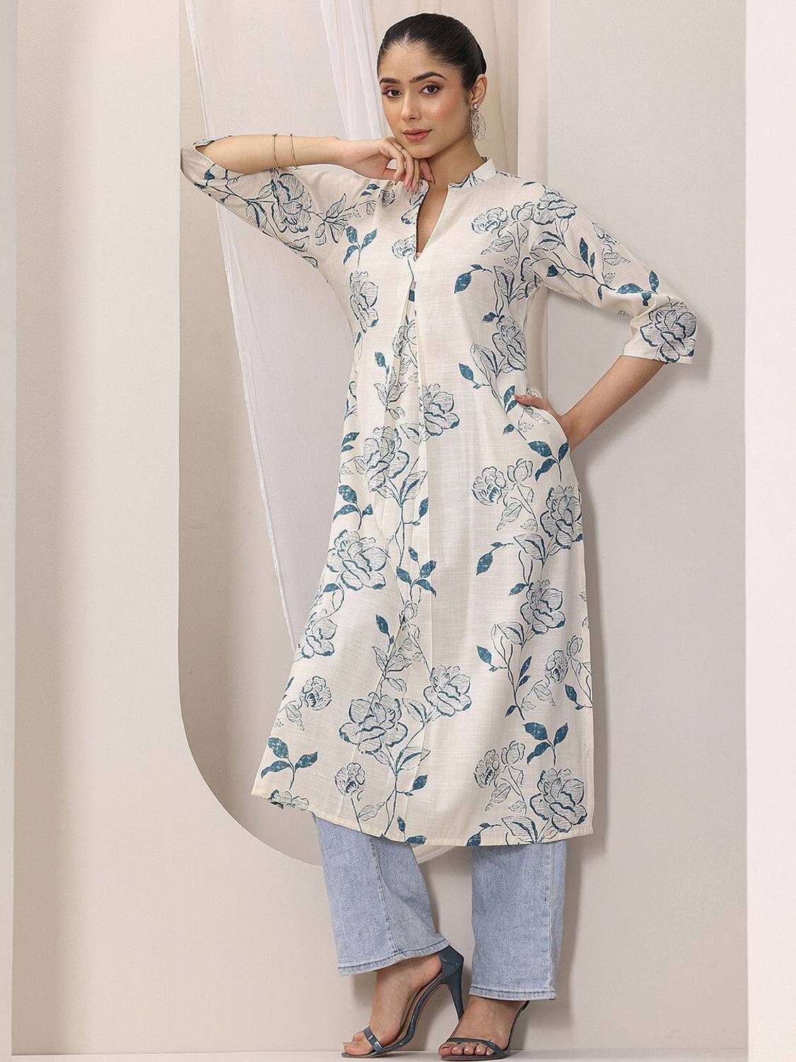 LIBAS Women Printed Straight Kurta