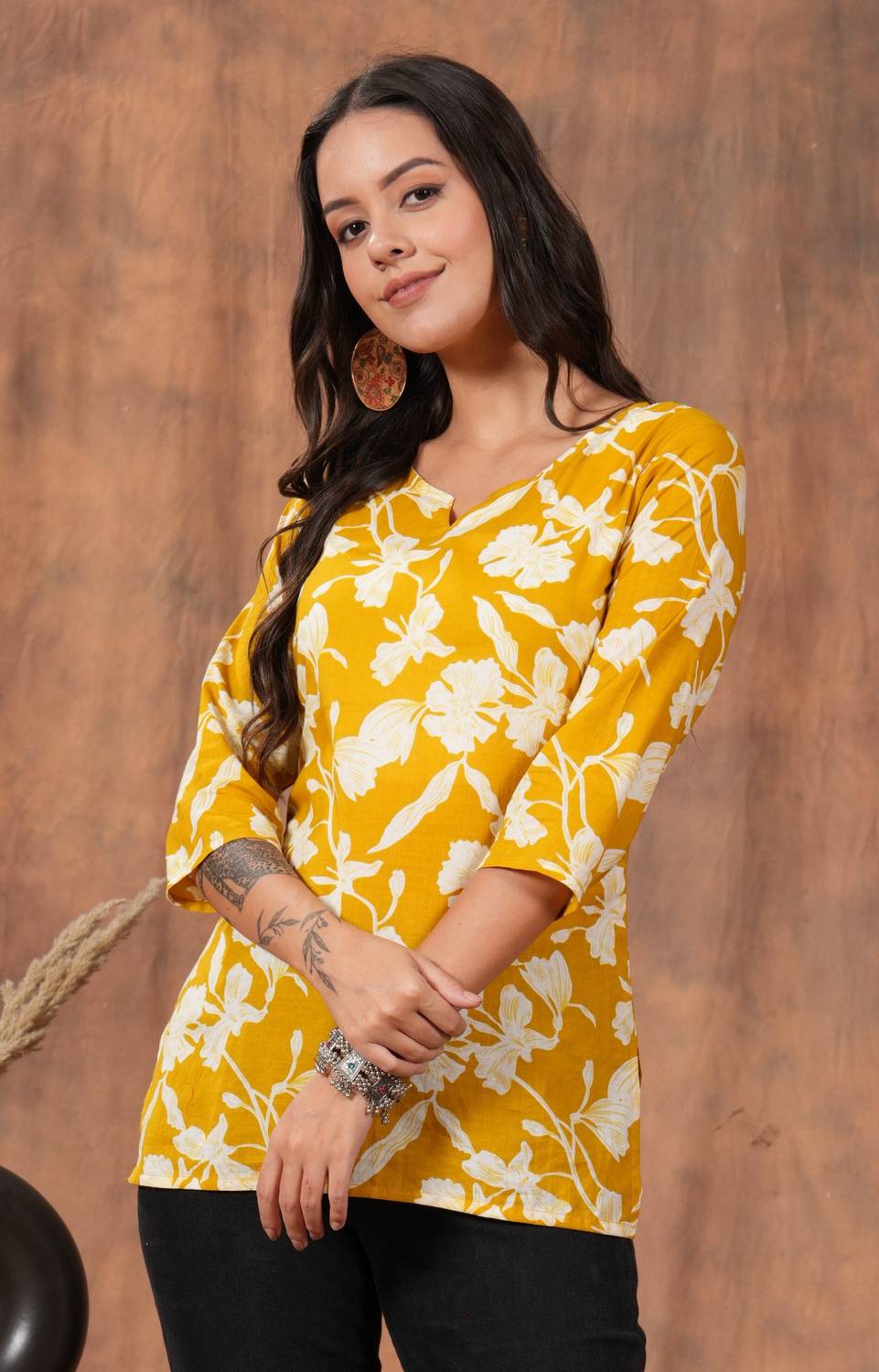 Shions Women Printed Cotton Blend Straight Kurta (Multicolor)