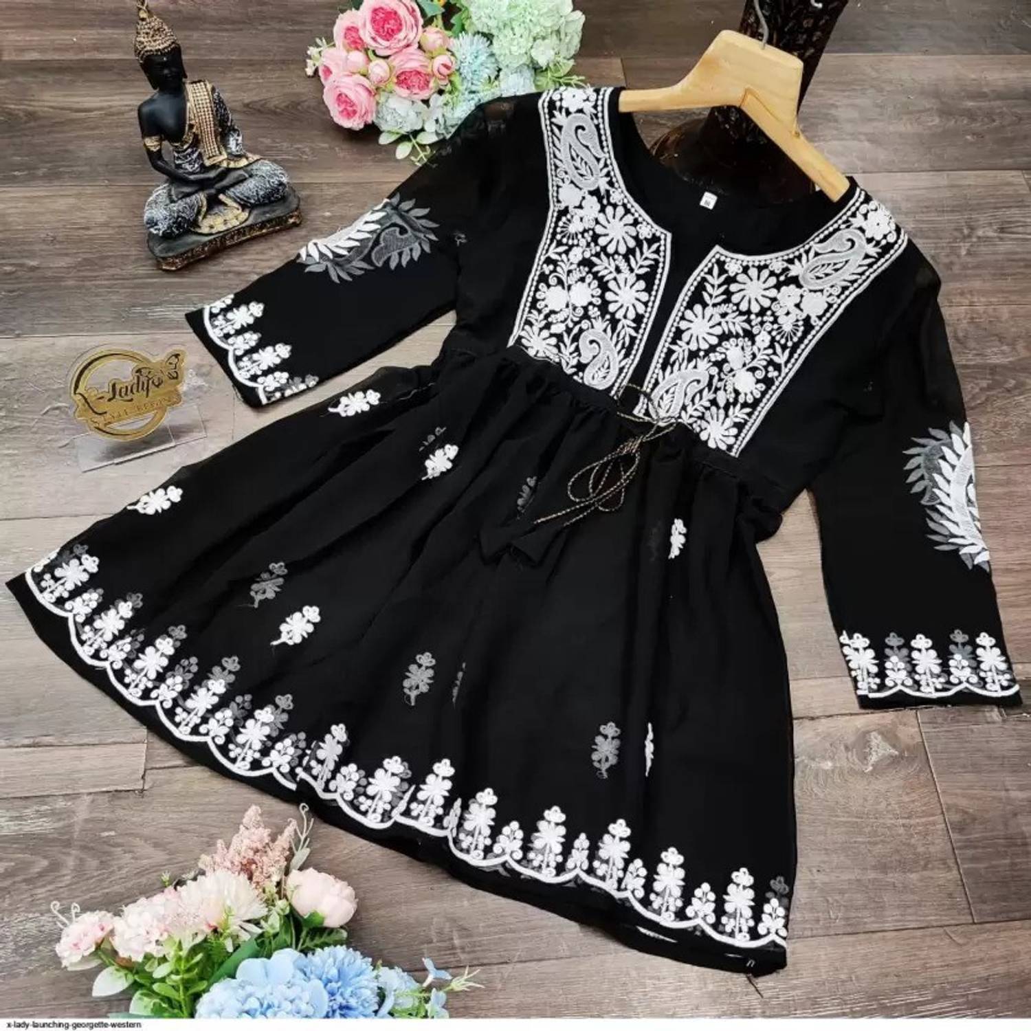 Creast Women Embroidered Chiffon Flared Kurta (White, Black)