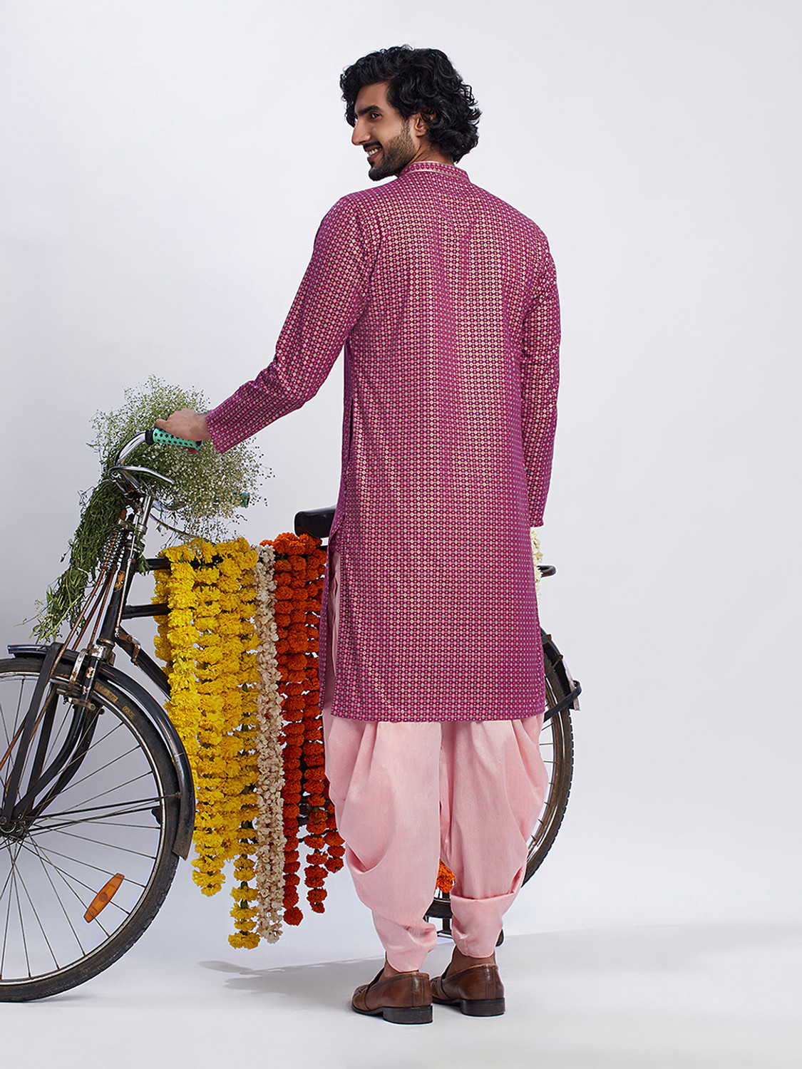 Image of Kisah Geometric Print Cotton Blend Straight Kurta for Men (Multicolor)