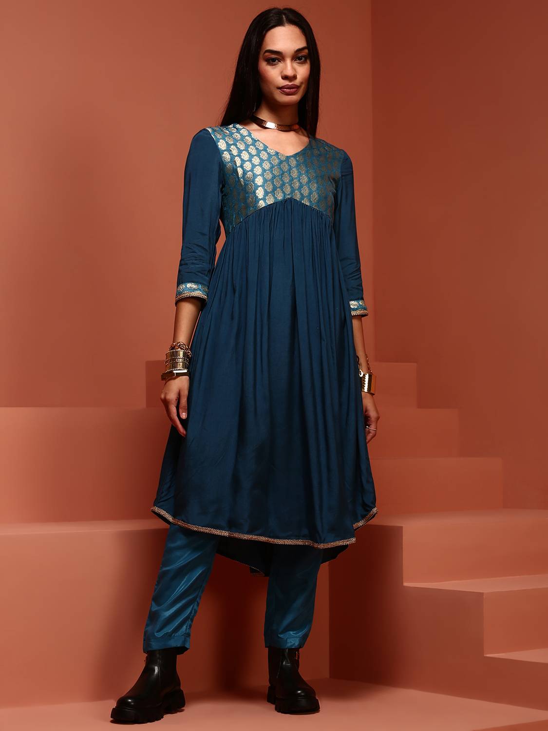 IMARA Women Printed Viscose Rayon Straight Kurta (Blue)