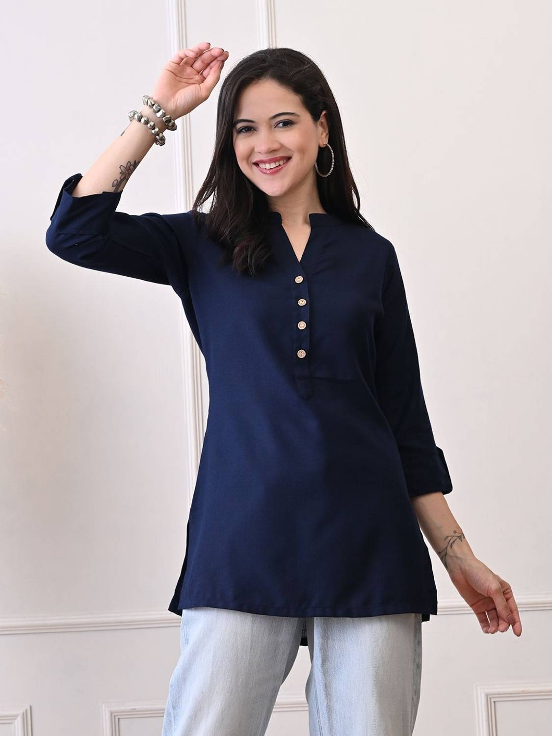 Akshatani Women Solid Straight Kurta