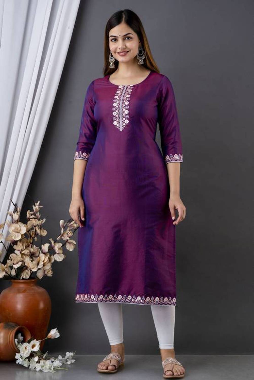 Aloan Beauty Women Embroidered Straight Kurta