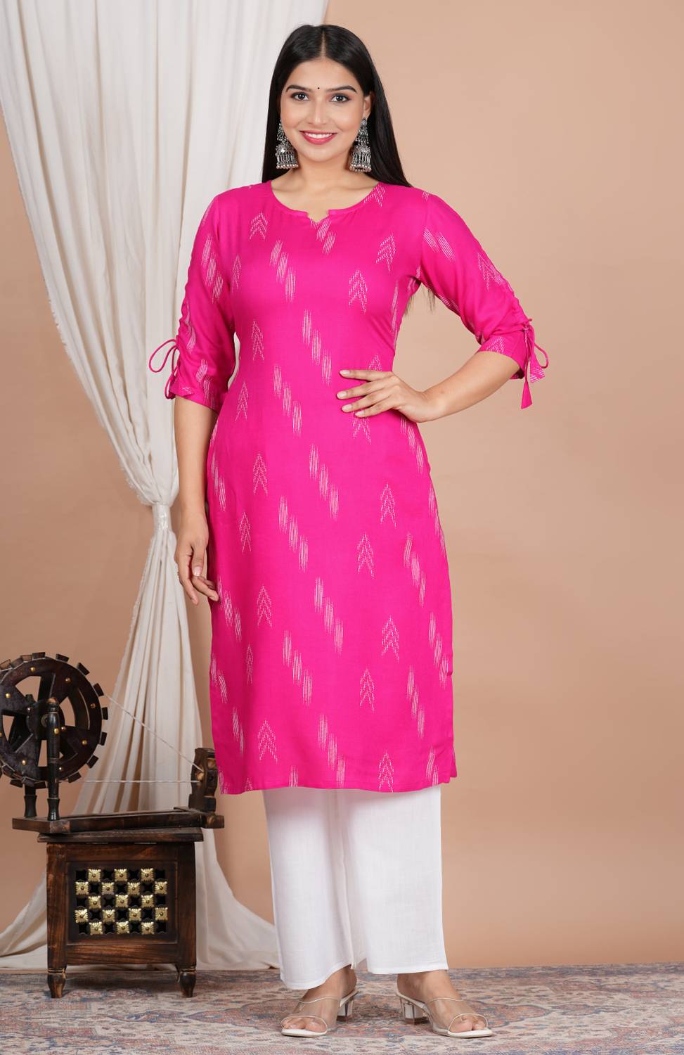 Glowworld Women Self Design Viscose Rayon Straight Kurta (Pink)