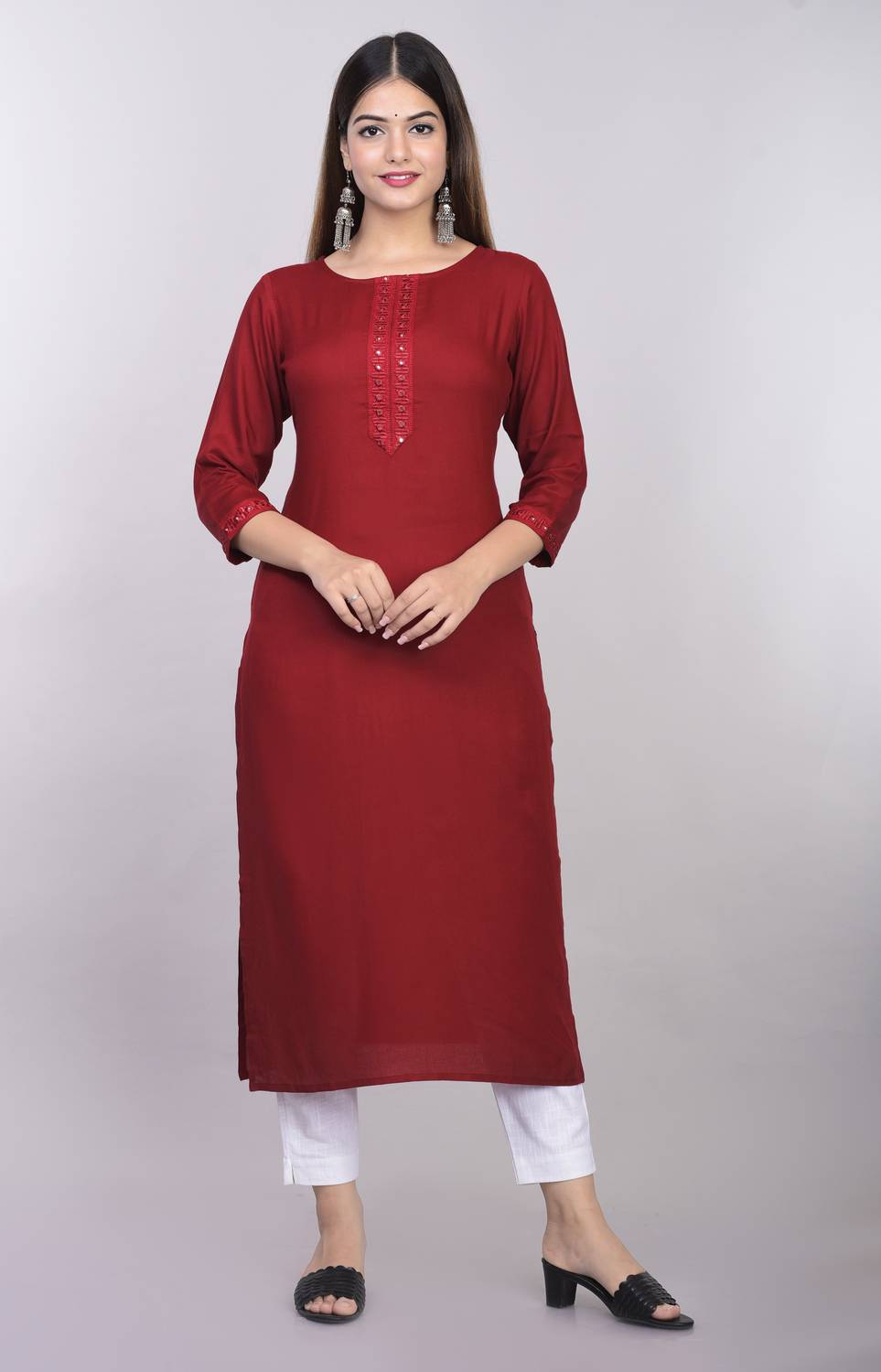 VEDANA Women Solid Viscose Rayon Straight Kurta (Maroon)