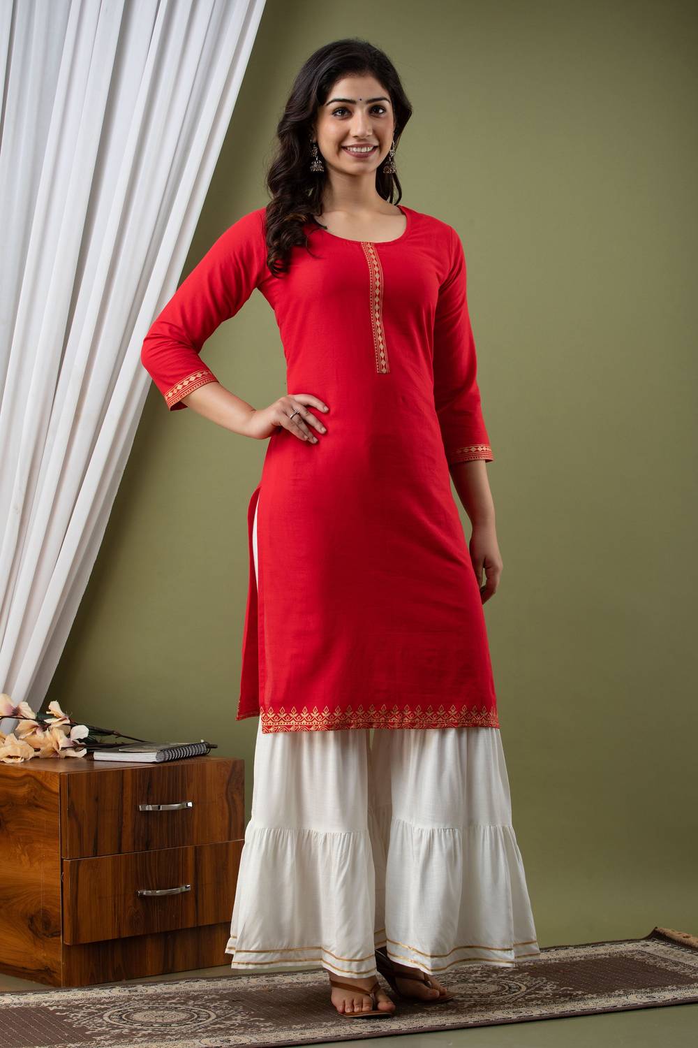 Surhi Women Solid Straight Kurta
