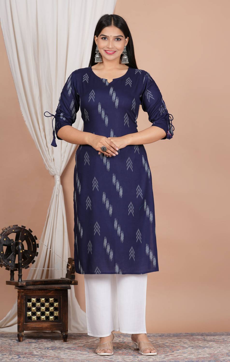 Glowworld Women Self Design Viscose Rayon Straight Kurta (Blue)
