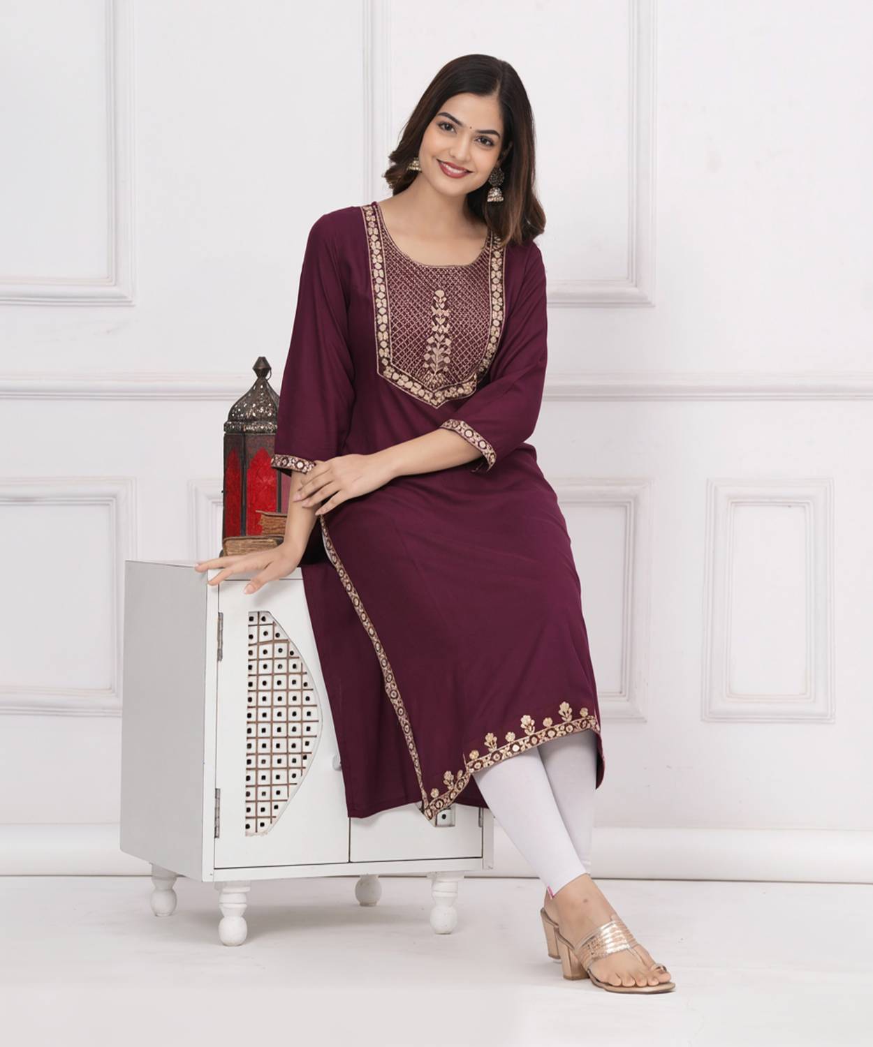 his&her Women Embroidered, Embellished Viscose Rayon Straight Kur