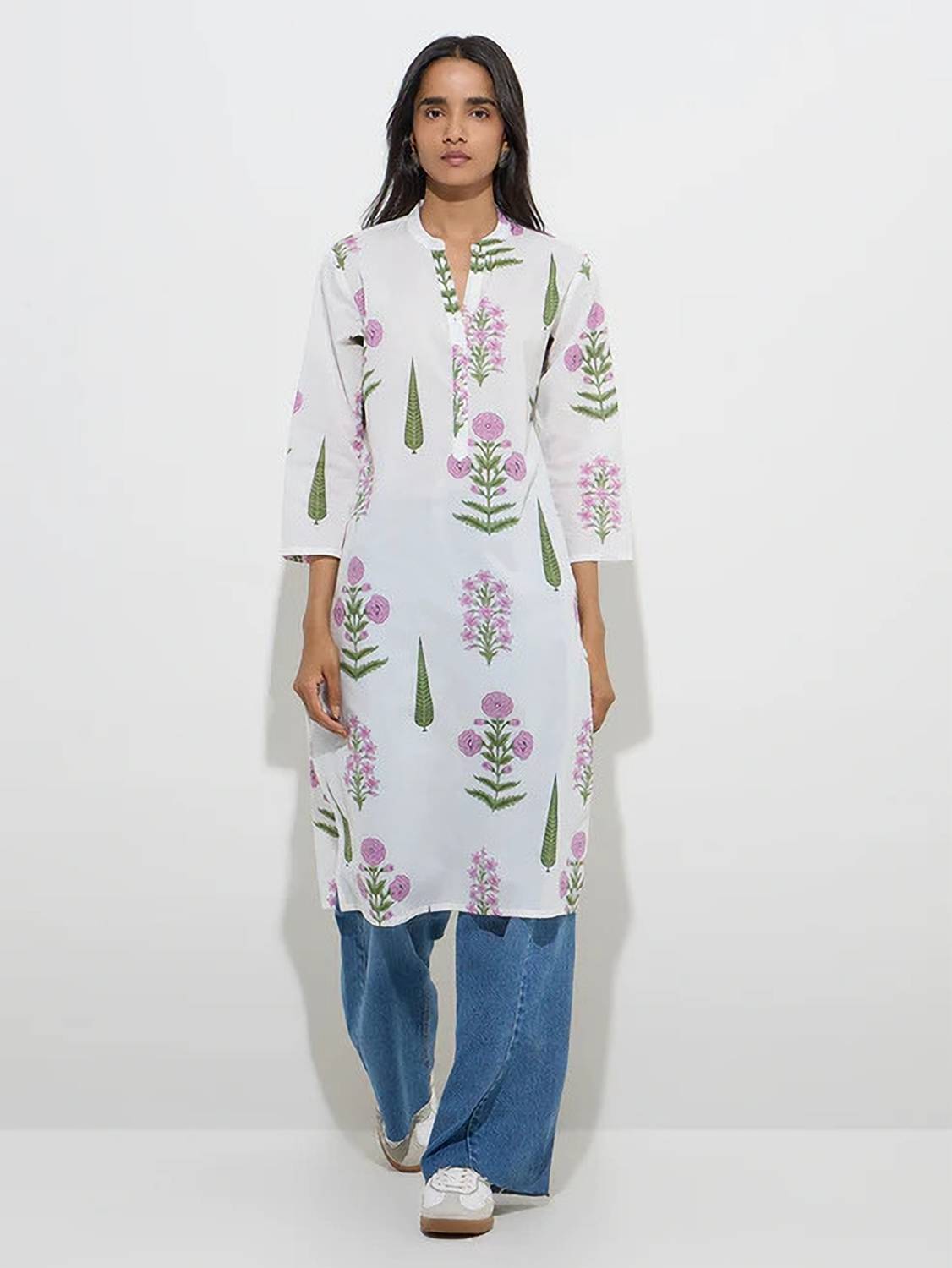 Bunai Dhaga Women Floral Print Straight Kurta