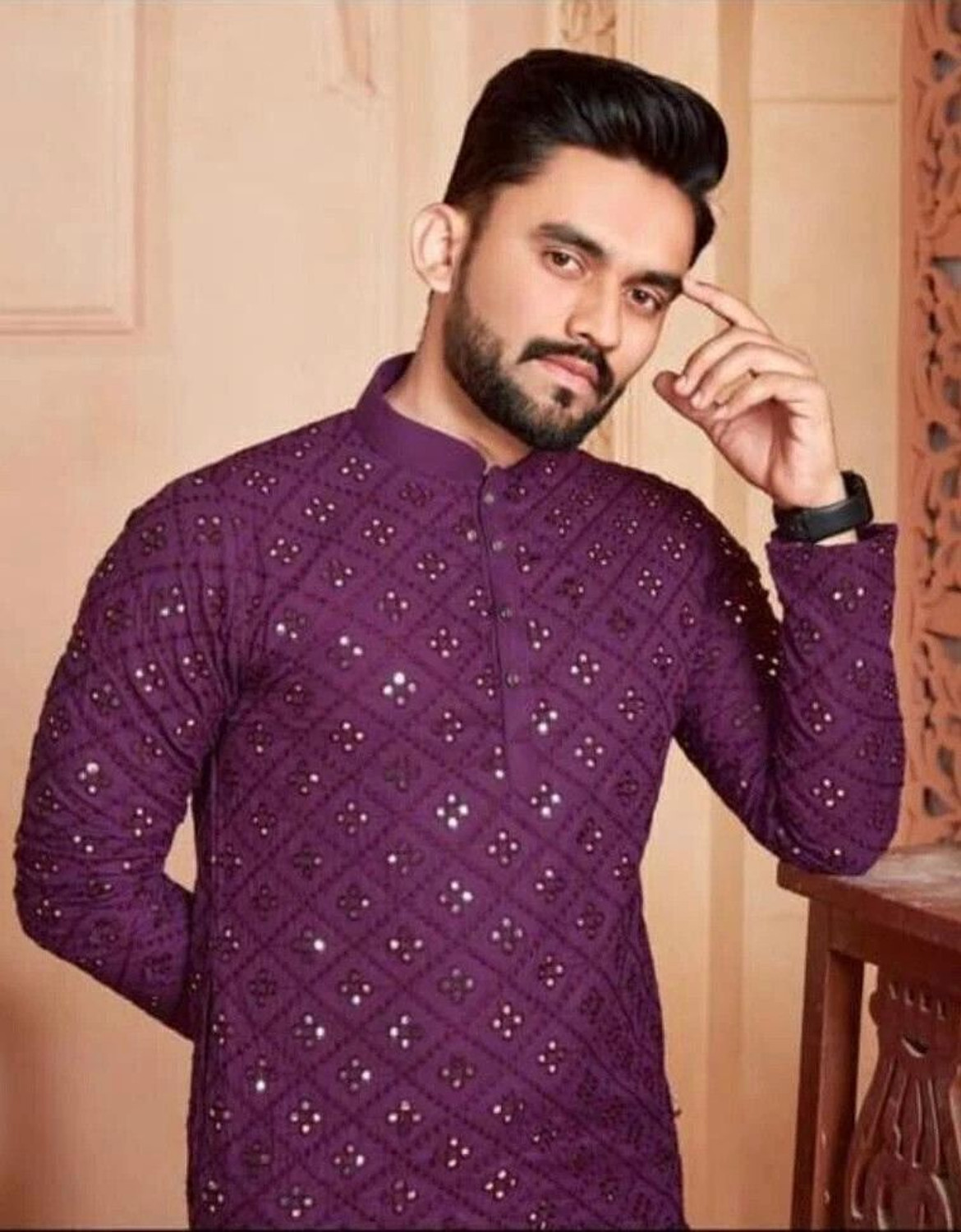 Image of LUCK FASHOIN Men Embroidered Straight Kurta