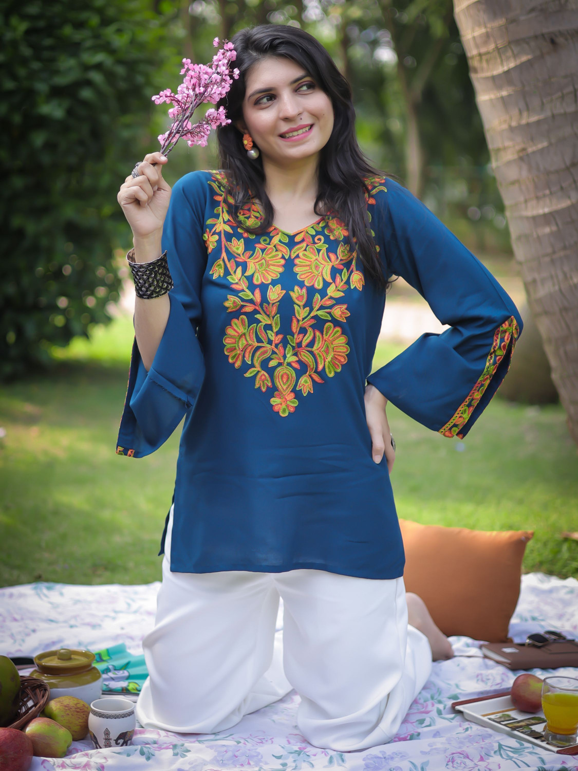 Image of Youthnic Women Embroidered Straight Kurta