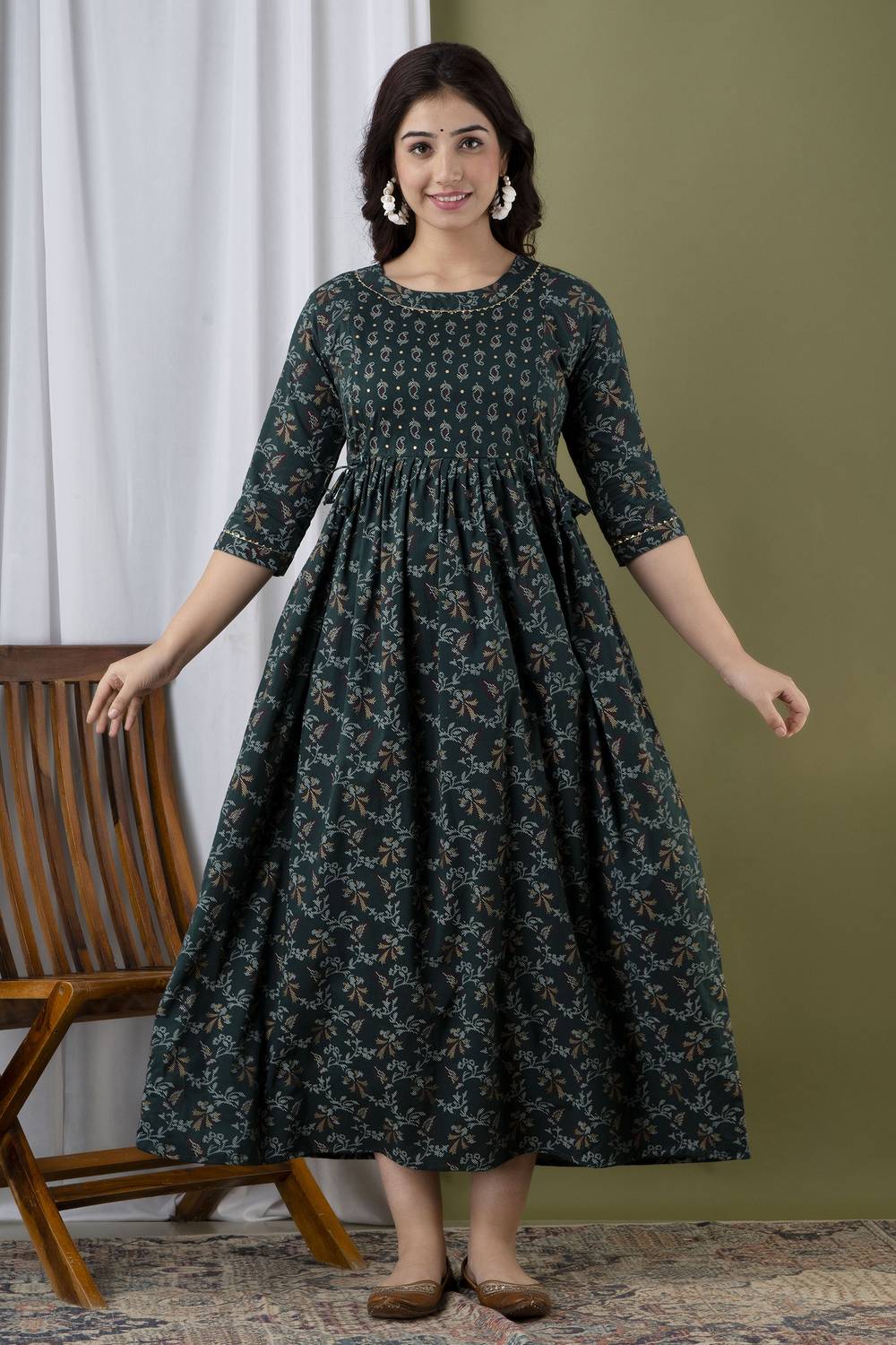 AAVRITTIQUEENS Women Fit and Flare Green Midi/Calf Length Dress