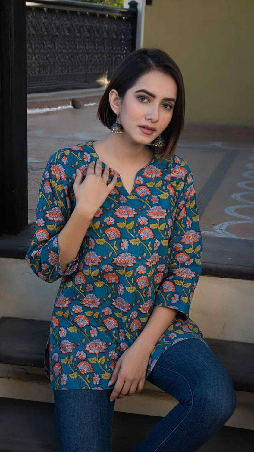 AGOKA Women Printed Straight Kurta