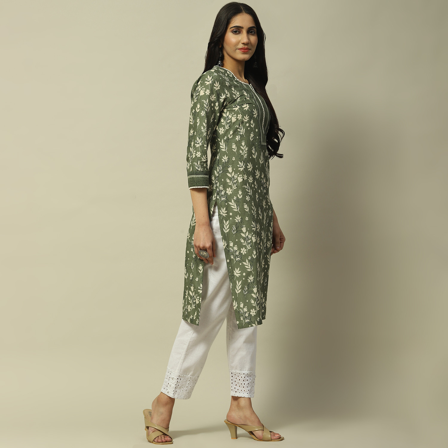 Image of RANGRITI Women Printed, Floral Print Straight Kurta
