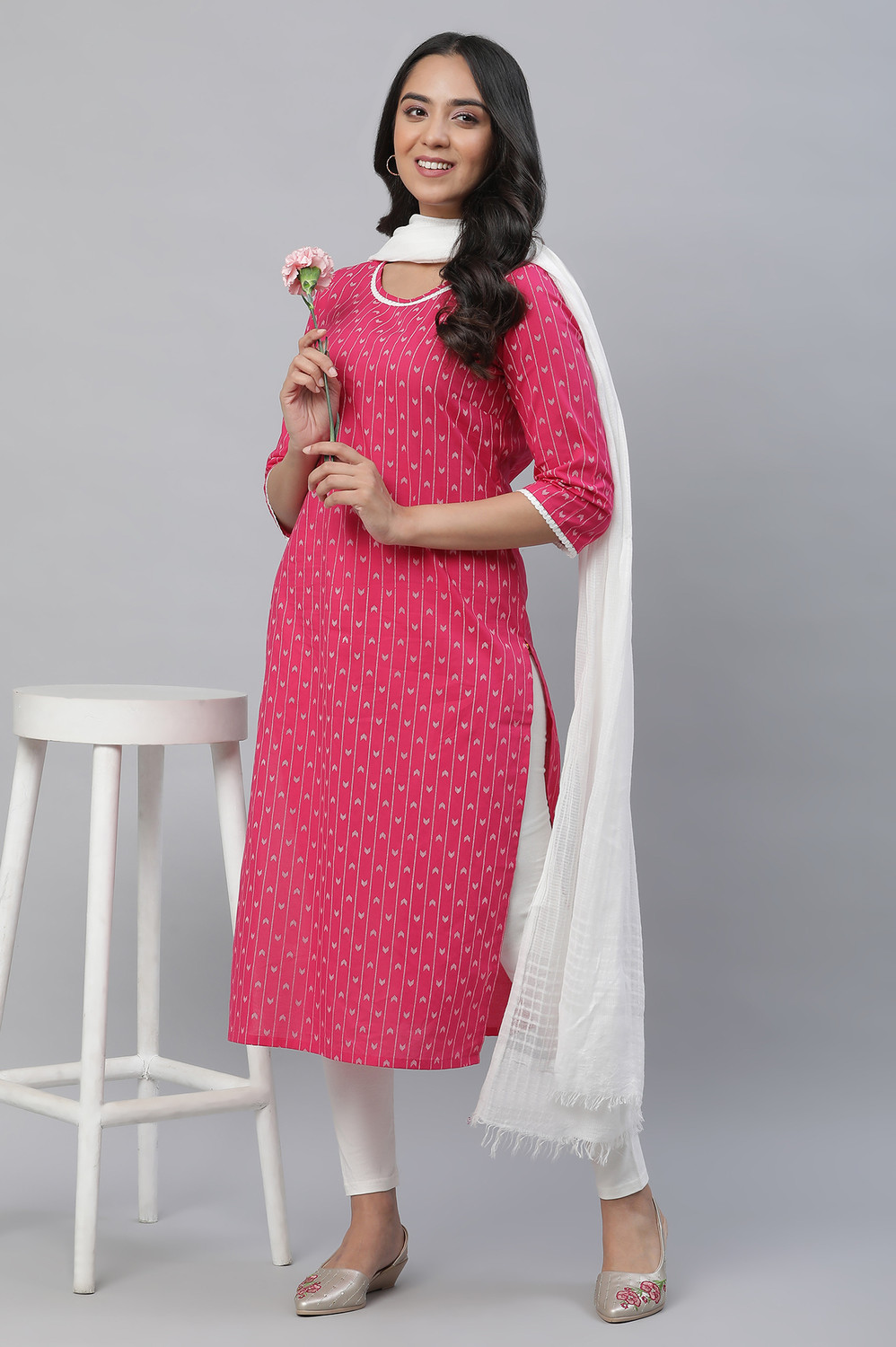 Image of Aurelia Women Geometric Print Straight Kurta