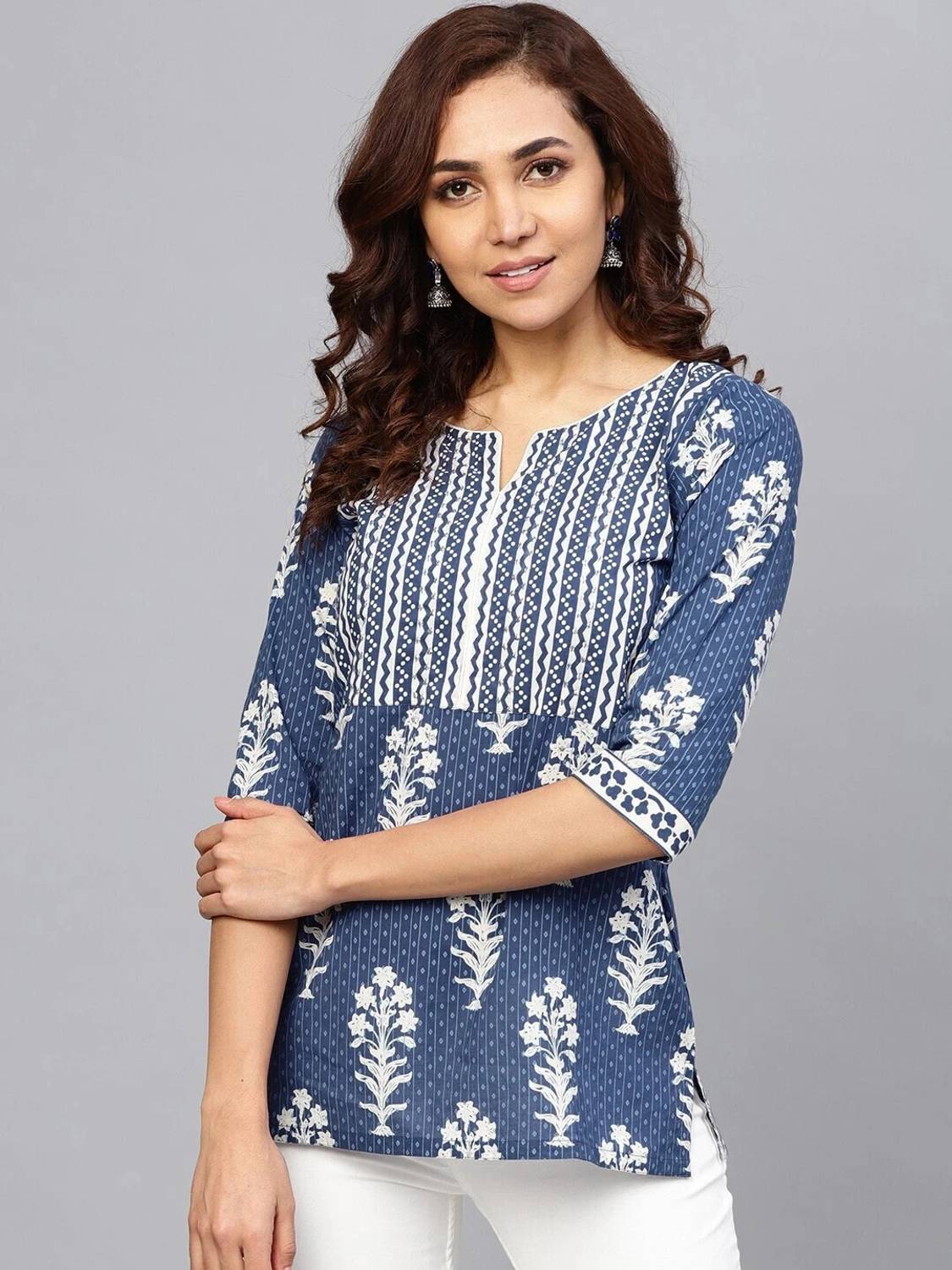 SHAKUDI FASHION Women Printed Viscose Rayon Straight Kurta (Blue,