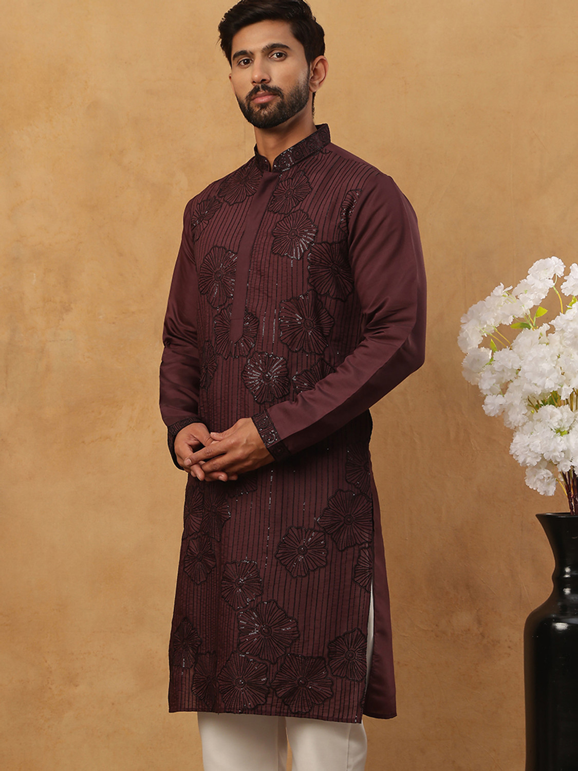 Image of Jompers Men Embroidered Straight Kurta