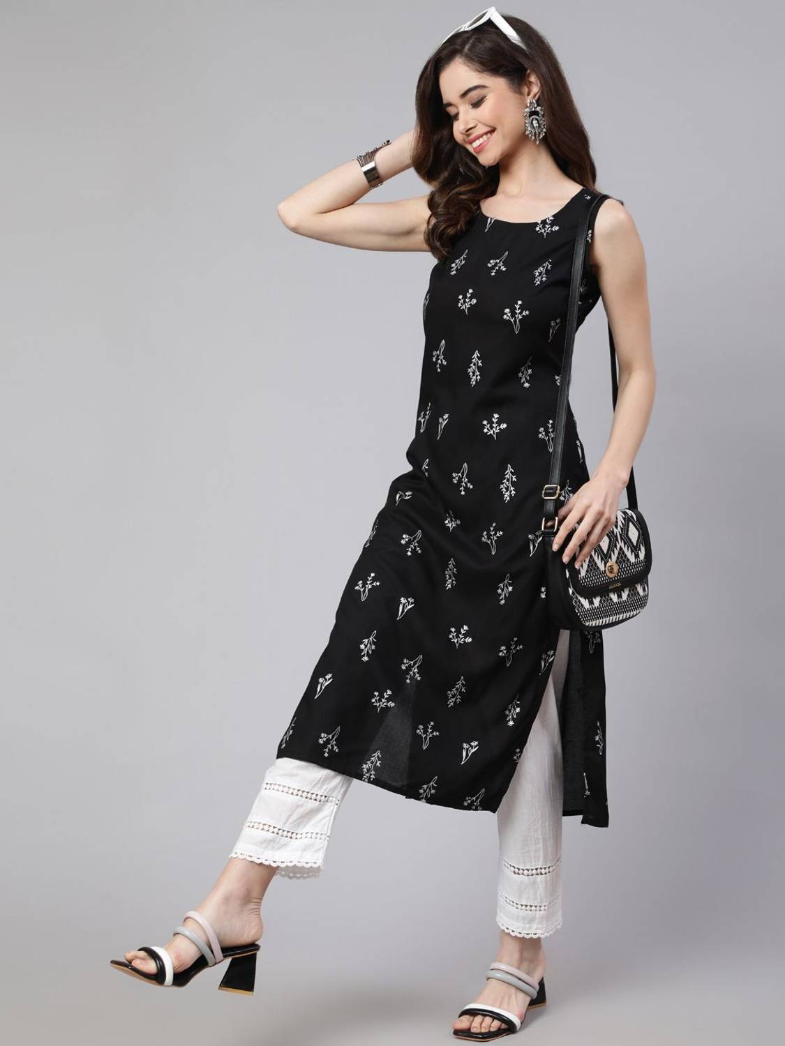 VIHARINI Women Printed Viscose Rayon Straight Kurta (Black)