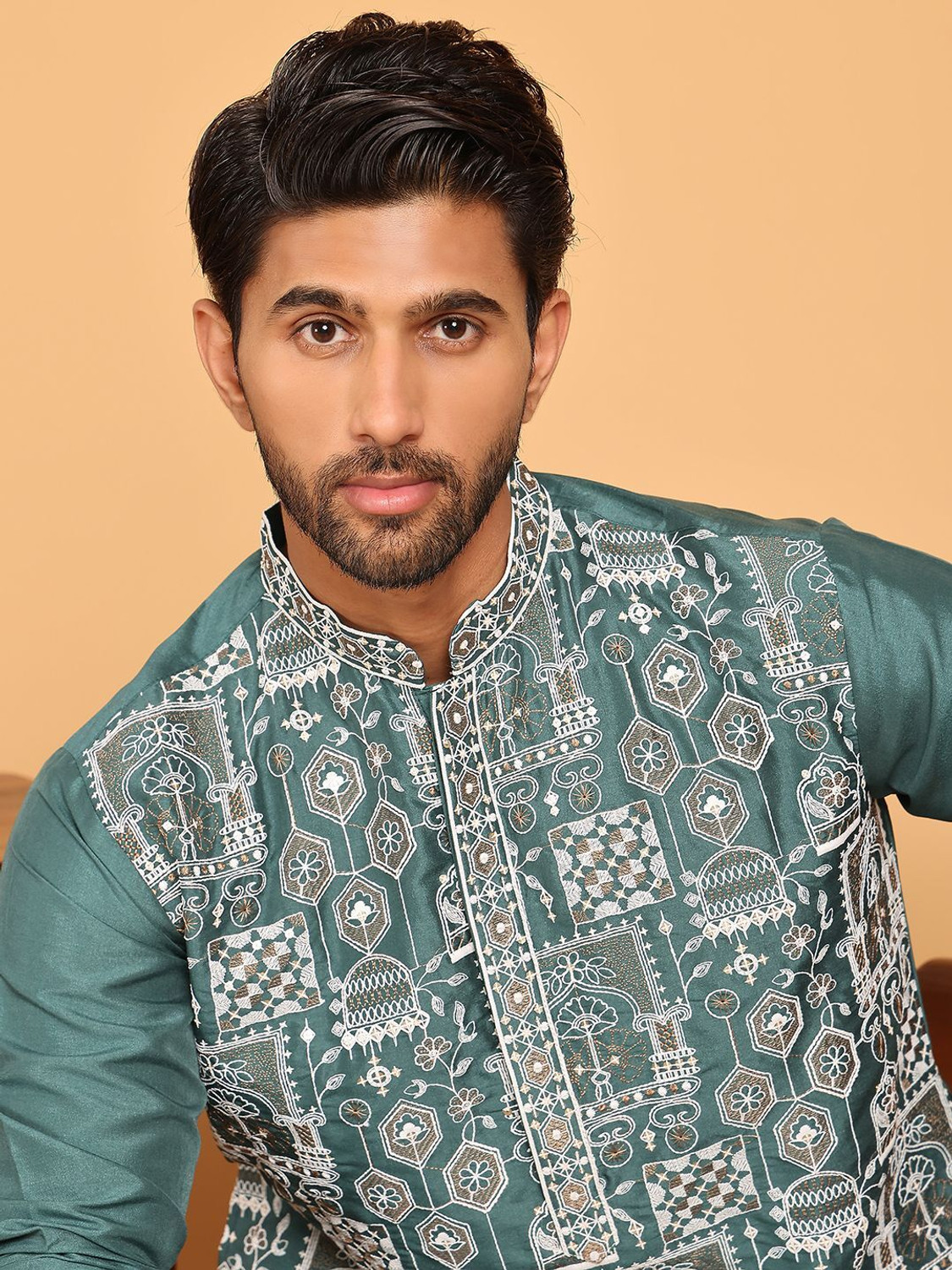 Image of Jompers Men Embroidered Straight Kurta