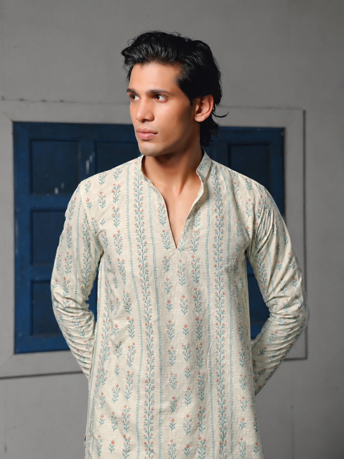 Image of Varbandhan Men Printed Straight Kurta