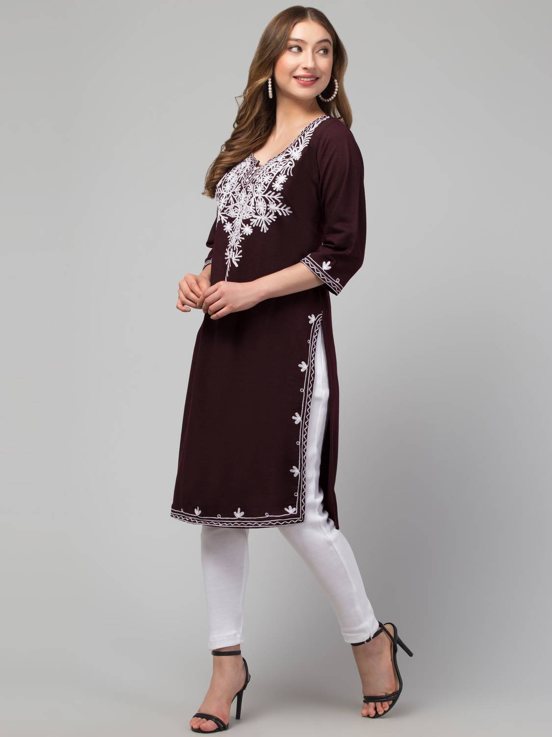 DIAMOND RUBY Women Embroidered Straight Kurta