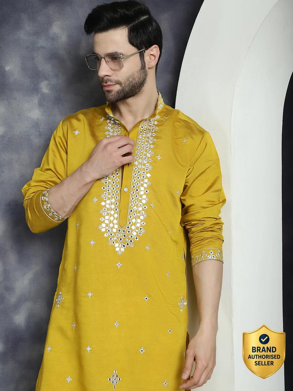 Image of Jompers Men Embroidered, Embellished Straight Kurta