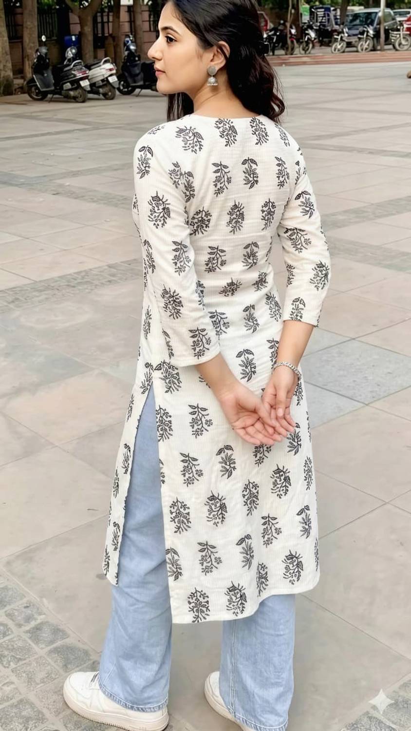 AASHVI Women Printed Straight Kurta - Image 2