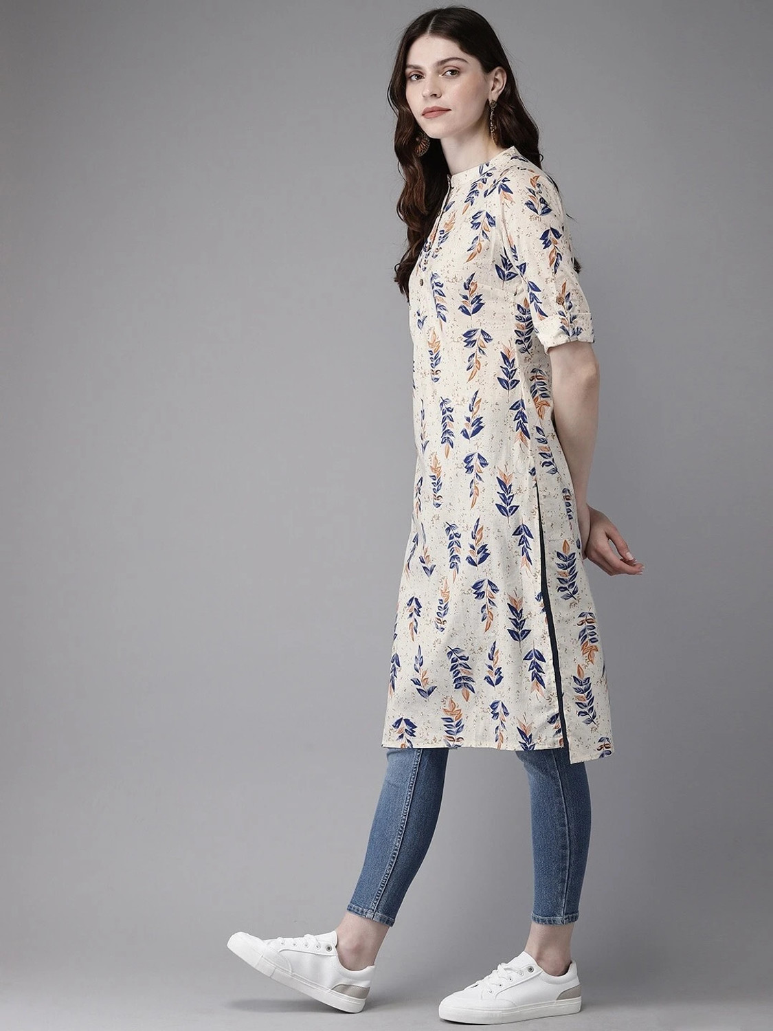 Image of BHADRIYAA Women Self Design Straight Kurta