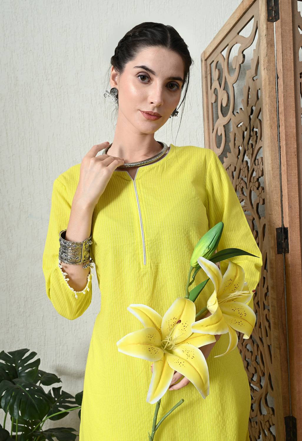 vidhani Women Solid Cotton Blend Straight Kurta (Yellow)