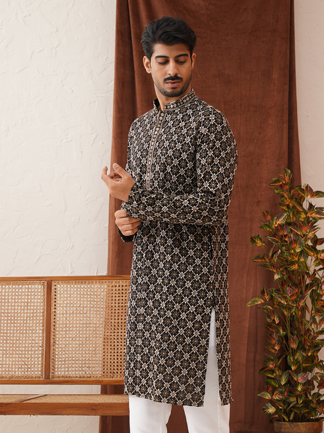 Image of Jompers Men Embroidered Straight Kurta