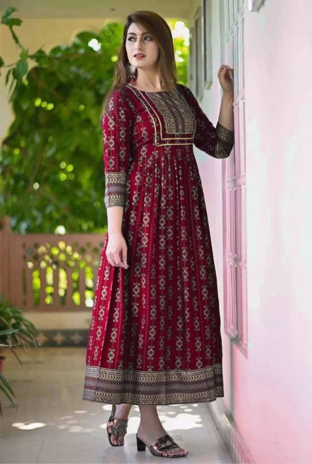DADIYA Women Paisley Viscose Rayon Anarkali Kurta (Maroon)