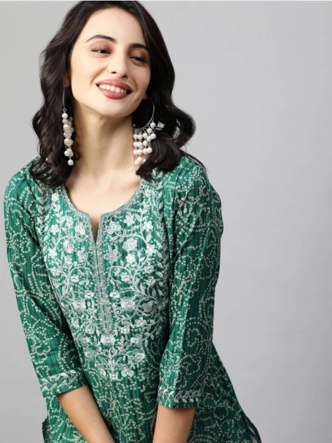 Wawlooks Women Embroidered, Printed Viscose Rayon Straight Kurta