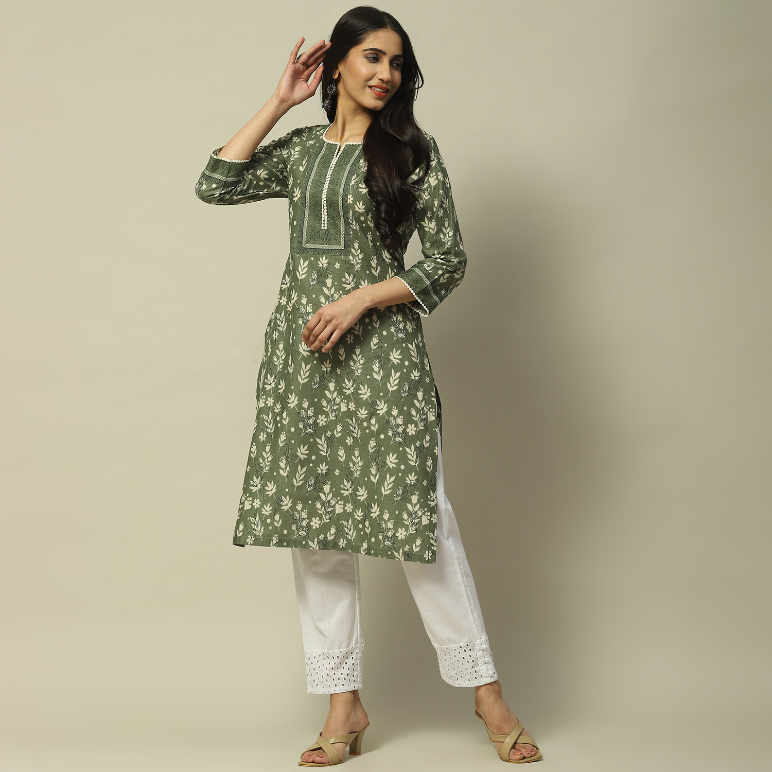 Image of RANGRITI Women Printed, Floral Print Straight Kurta