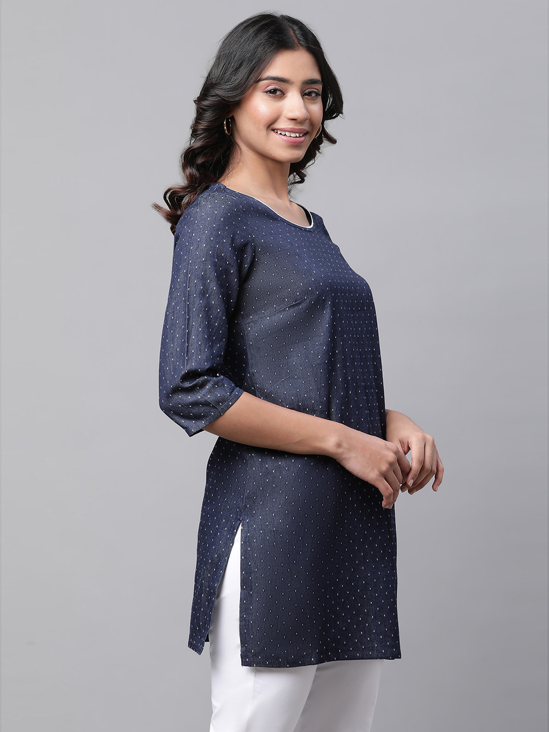 Image of Aurelia Women Dyed /Ombre Straight Kurta