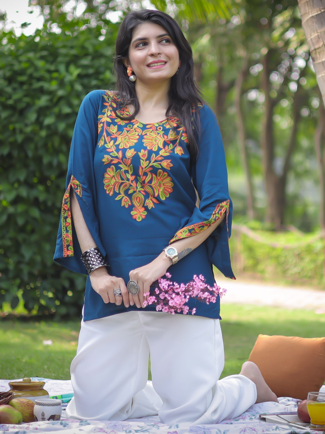 Image of Youthnic Women Embroidered Straight Kurta
