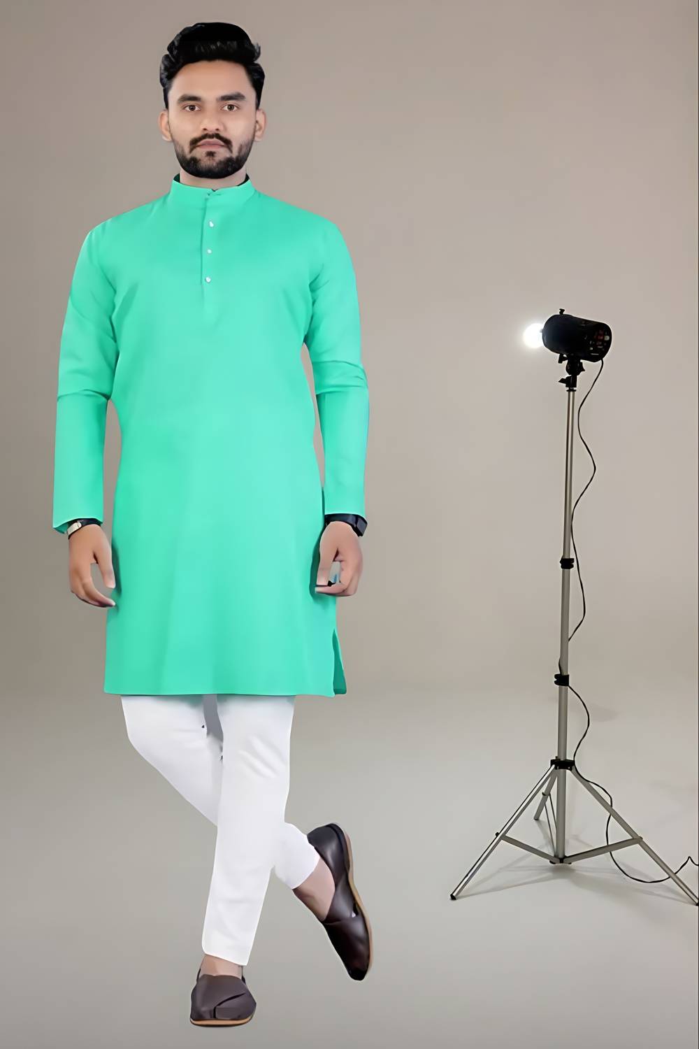 ETHNICSUTRA Men Solid Straight Kurta