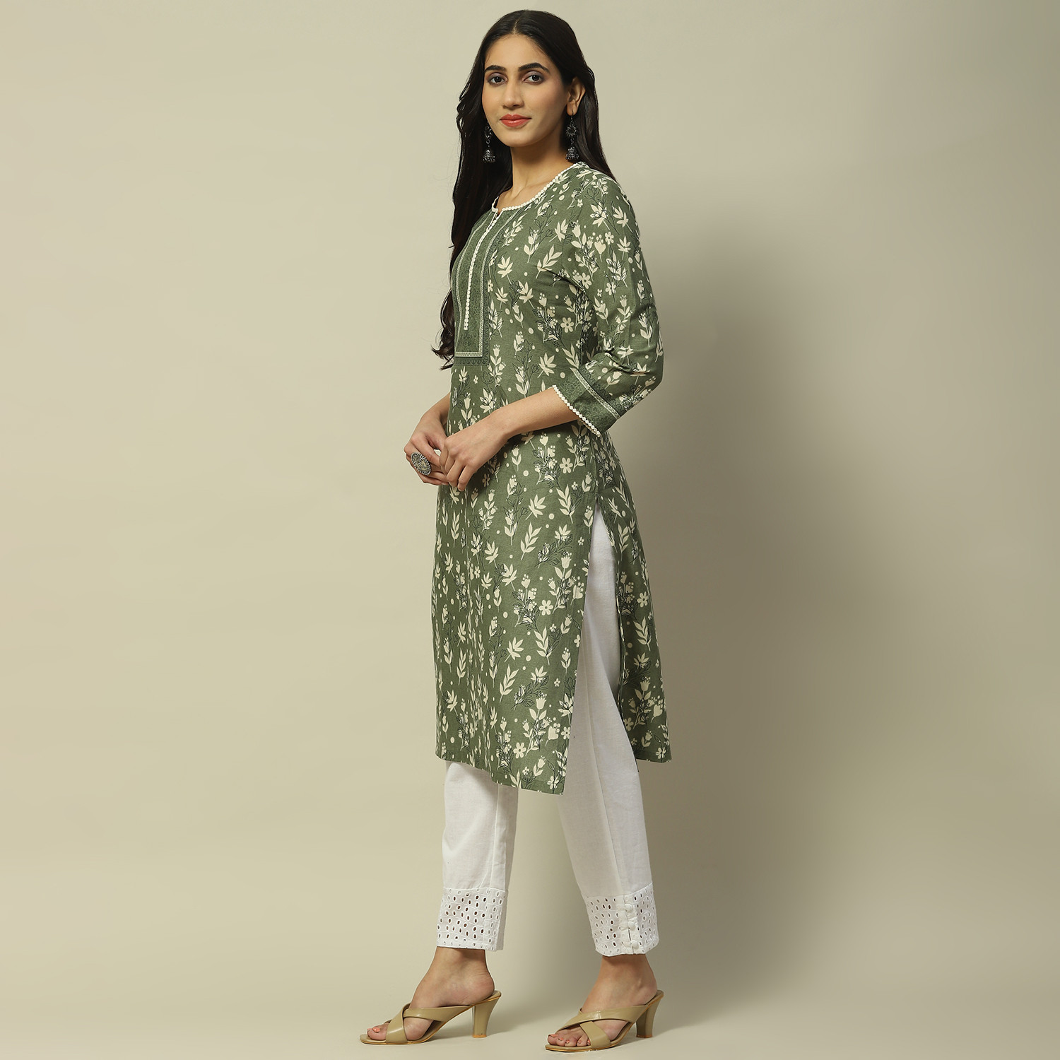 Image of RANGRITI Women Printed, Floral Print Straight Kurta