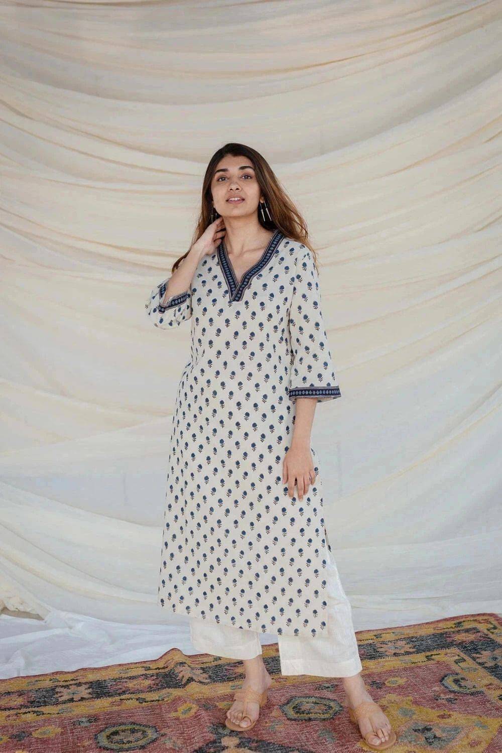 SANGOURI Women Floral Print Viscose Rayon Straight Kurta (White,