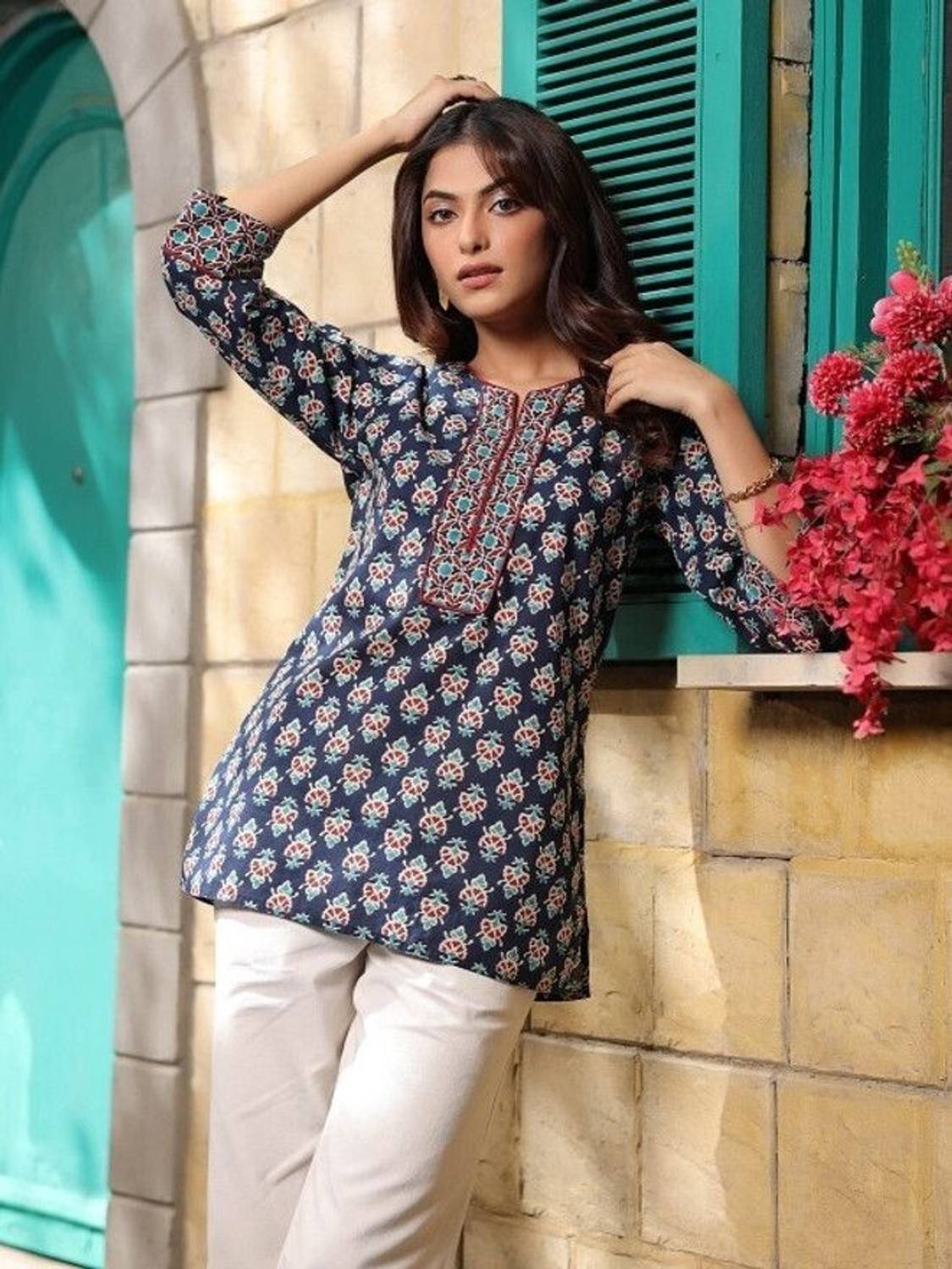 SHAKUDI FASHION Women Printed Viscose Rayon Straight Kurta (Blue)