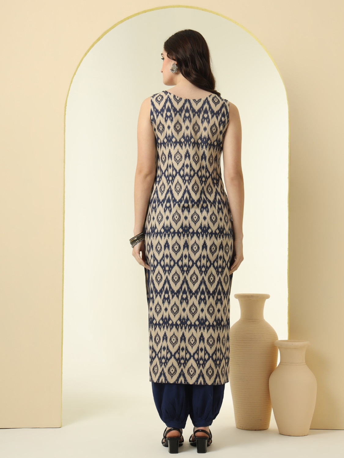 Image of SILKSUTRA Women Printed Straight Kurta